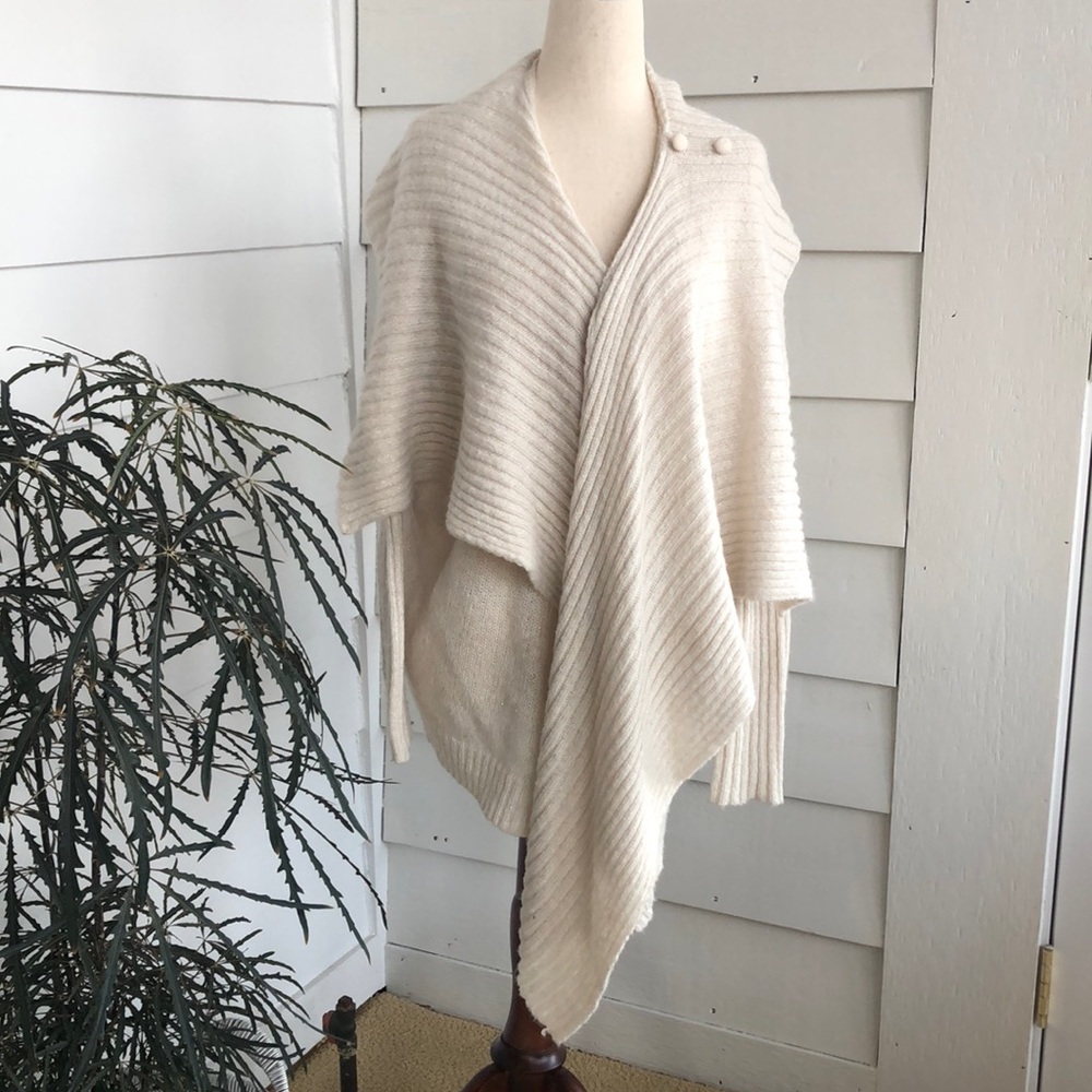 Jennifer Lopez cream asymmetrical cardigan size L, versatile and classic style